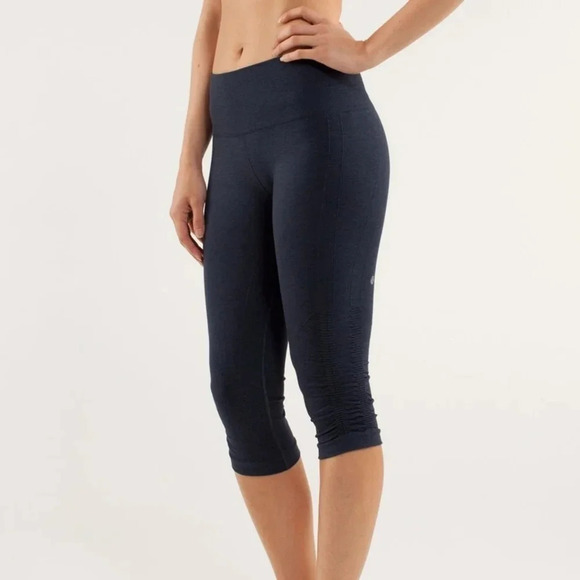 Lululemon In The Flow Crop, Color Inkwell Size 4 - Picture 1 of 16